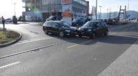 Verkehrsunfall Diepoldsau SG: Lenker fahrunfähig in stehendes Auto geprallt