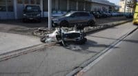 Verkehrsunfall in Rapperswil-Jona SG - Motorradfahrer prallt gegen PW